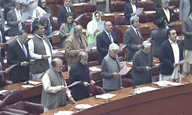 Lawmakers take oath at inaugural session of Pakistan’s 16th National Assembly amidst slogans supporting PTI’s Imran Khan