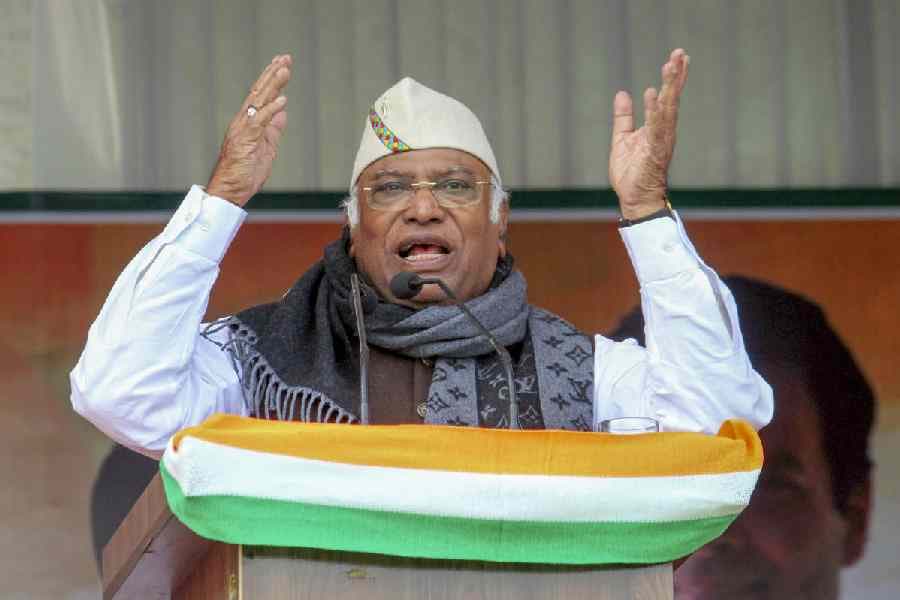 Lok Sabha Elections 2024: Cong president Kharge guarantees comprehensive social, economic and caste census 