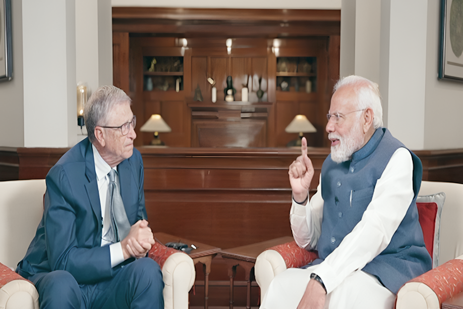 PM Narendra Modi and Microsoft co-founder Bill Gates (photo:ANI)