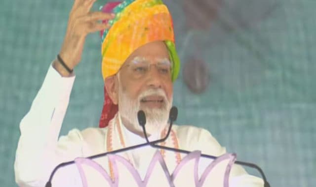 PM Modi again lashes out at Congress, says 'Listening to Hanuman Chalisa crime under Congress'