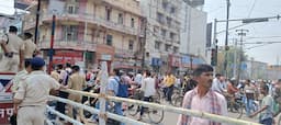 Patna residents wait for a road blockage at the Dak Bungalow Chouraha to be lifted so they can go about their daily lives. (Image Credit: Prabhav Anand)