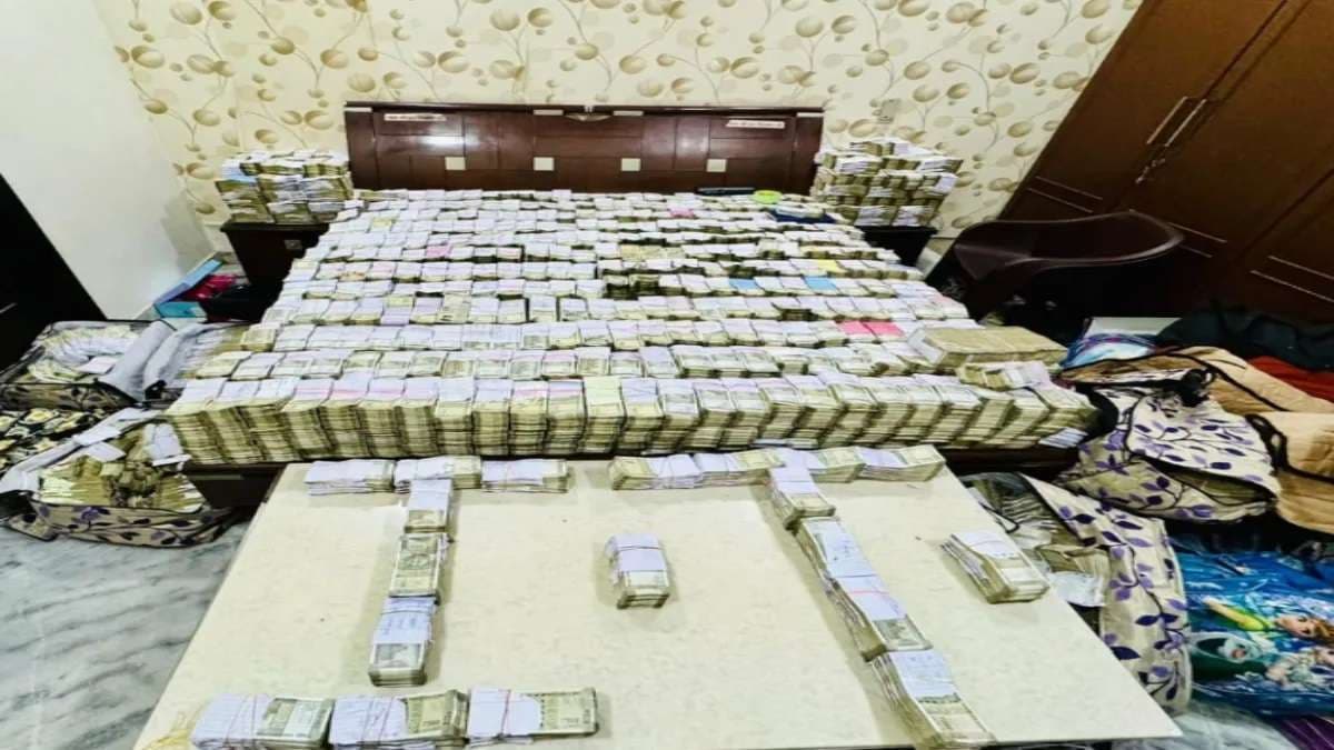 Piles of cash, jewelry seized from Agra businessman’s residence in IT raid