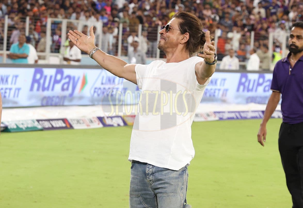 SRK's iconic pose after kkr match