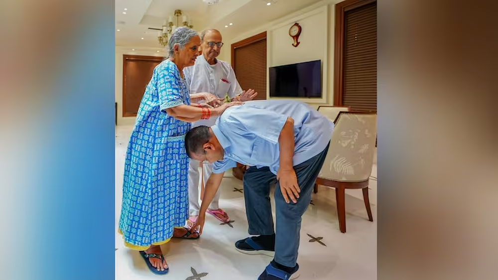 Arvind Kejriwal seeks blessings of his parents as he leaves from his residence ahead of his surrender before Tihar jail authorities. (Photo: X)