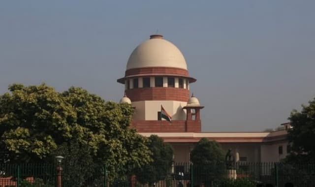 Supreme Court judges delivering verdict on Kashmir internet curbs