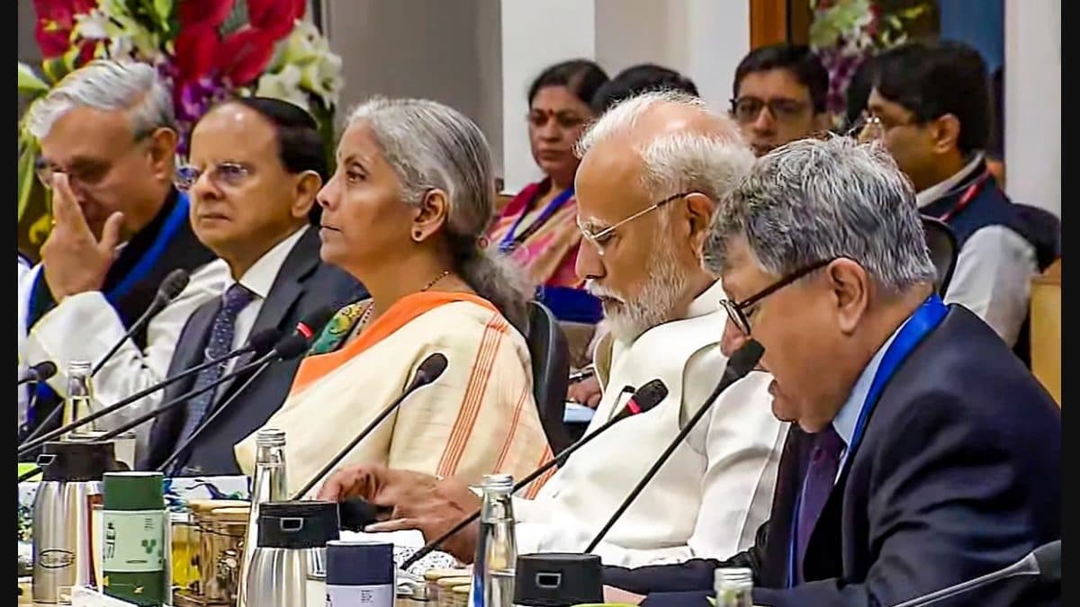 Prime Minister Narendra Modi, Finance Minister Nirmala Sitharaman and others during a meeting with economists at NITI Aayog in New Delhi