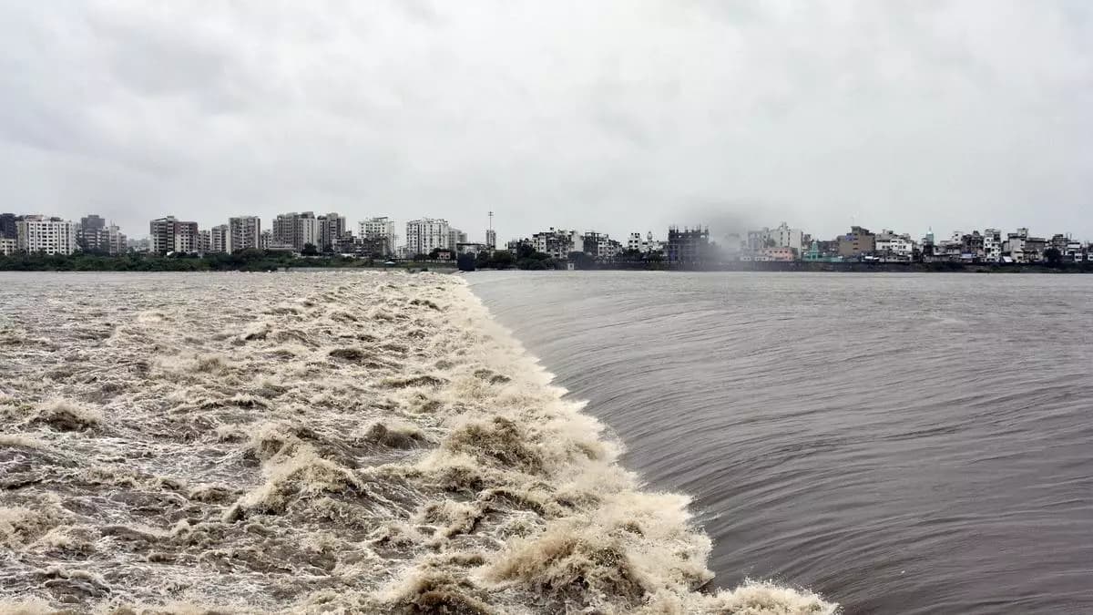 Heavy rains trigger floods in Gujarat; 15 dead, over 20,000 evacuated