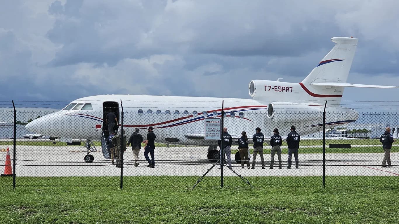 Venezuelan President Nicolás Maduro's aircraft, a Dassault Falcon 900EX private jet