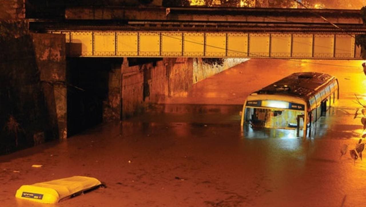 Severe rain halts Bengaluru: Children stranded in school buses, malls flooded