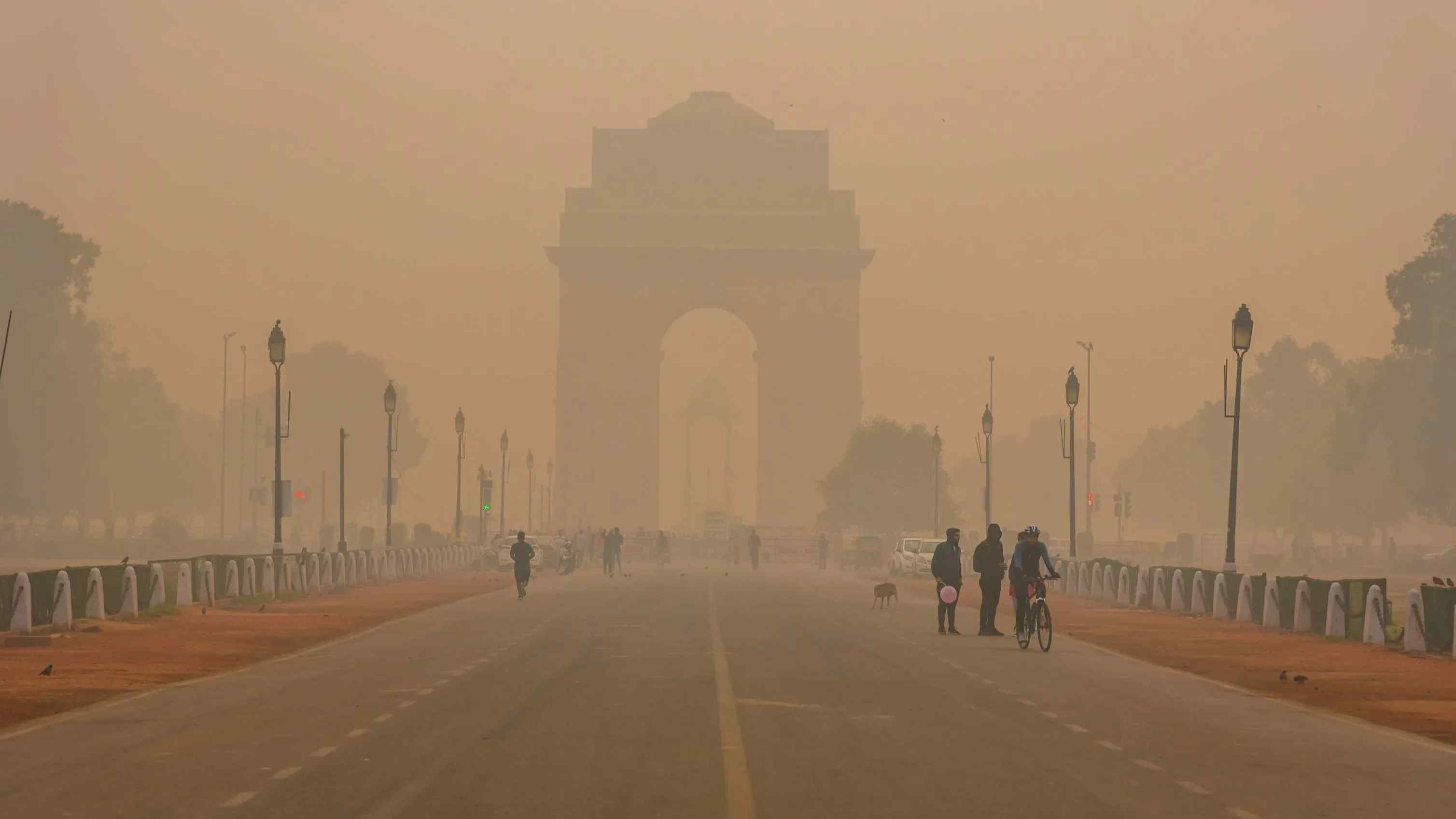 Thick smog leads to flight diversions at Delhi airport, AQI hits 'Severe' level