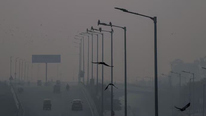 Delhi's AQI hits 468, govt launches GRAP-IV