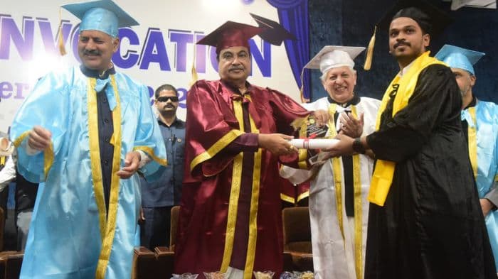 Union Minister Nitin Gadkari stresses need for education in Muslim community  