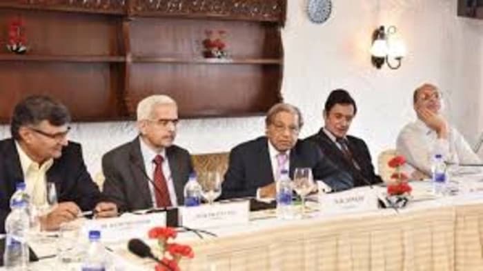  The 16th Finance Commission (FC) faces a difficult task as states strive for greater financial autonomy and a larger share of the divisible tax pool