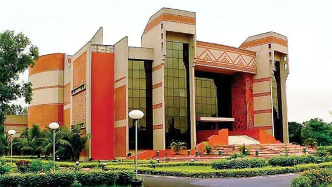 IIM Calcutta and Emeritus launch executive program on strategic marketing using AI