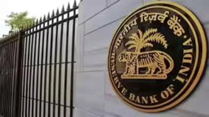 RBI Limits Banks and NBFCs' Investment to 20% of AIF Scheme Corpus 