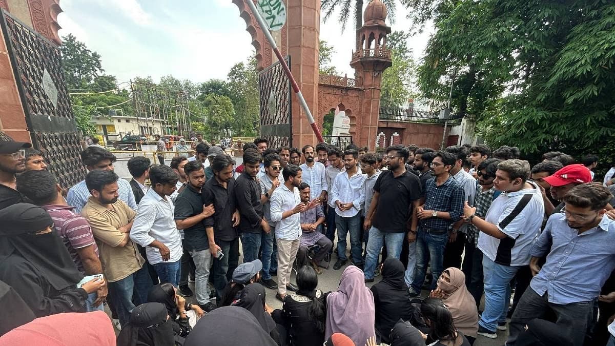 J&K Students Association backs AMU protest against fee hike, writes to edu minister seeking rollback