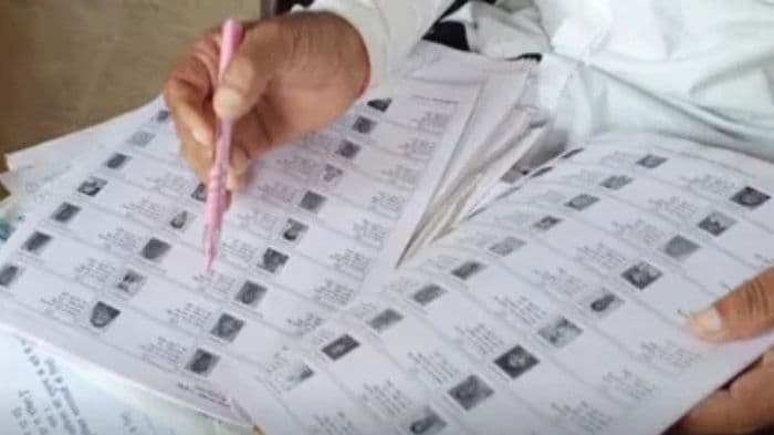 Bihar voter declared “dead” in draft roll appears alive before Supreme Court