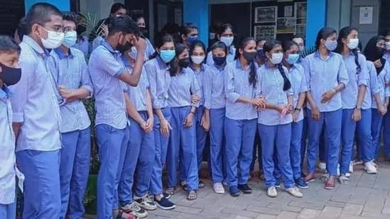 Kerala allows traditional attire in schools on festival days