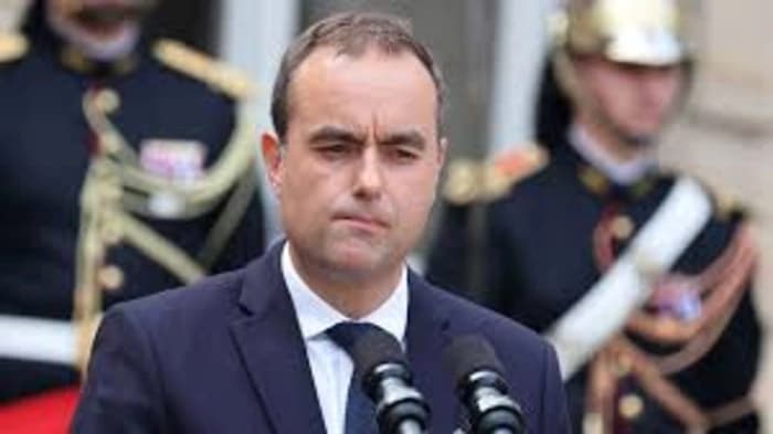 France's New Prime Minister Takes Office During Political Instability