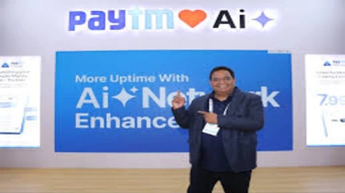 Vijay Shekhar Sharma takes Mumbai Metro on his way to Global Fintech Festival