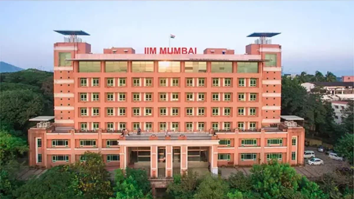 IIM Mumbai launches public policy diploma with DoPT partnership