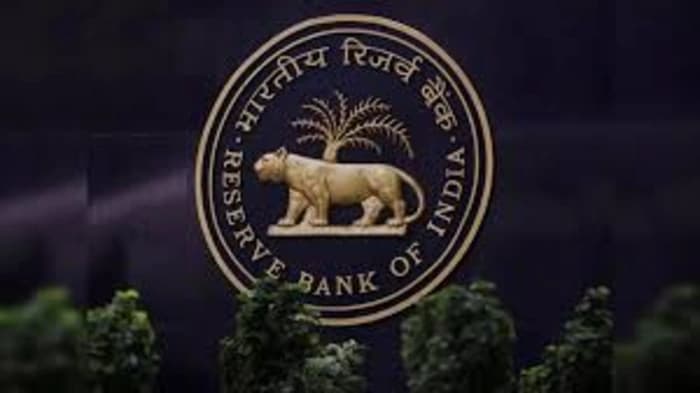 RBI Signals Cautious Stance Amid Global Monetary Uncertainty