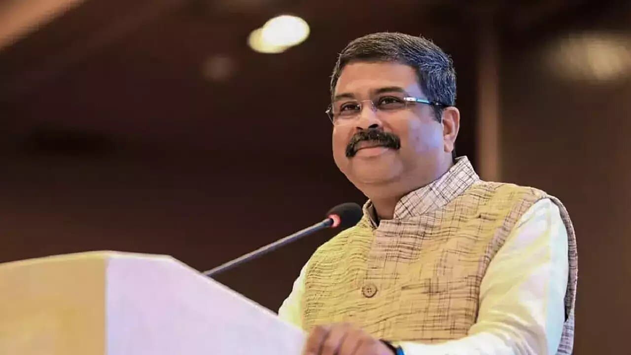  Union Education Minister Dharmendra Pradhan calls for national adoption of three-language policy to boost employment opportunities