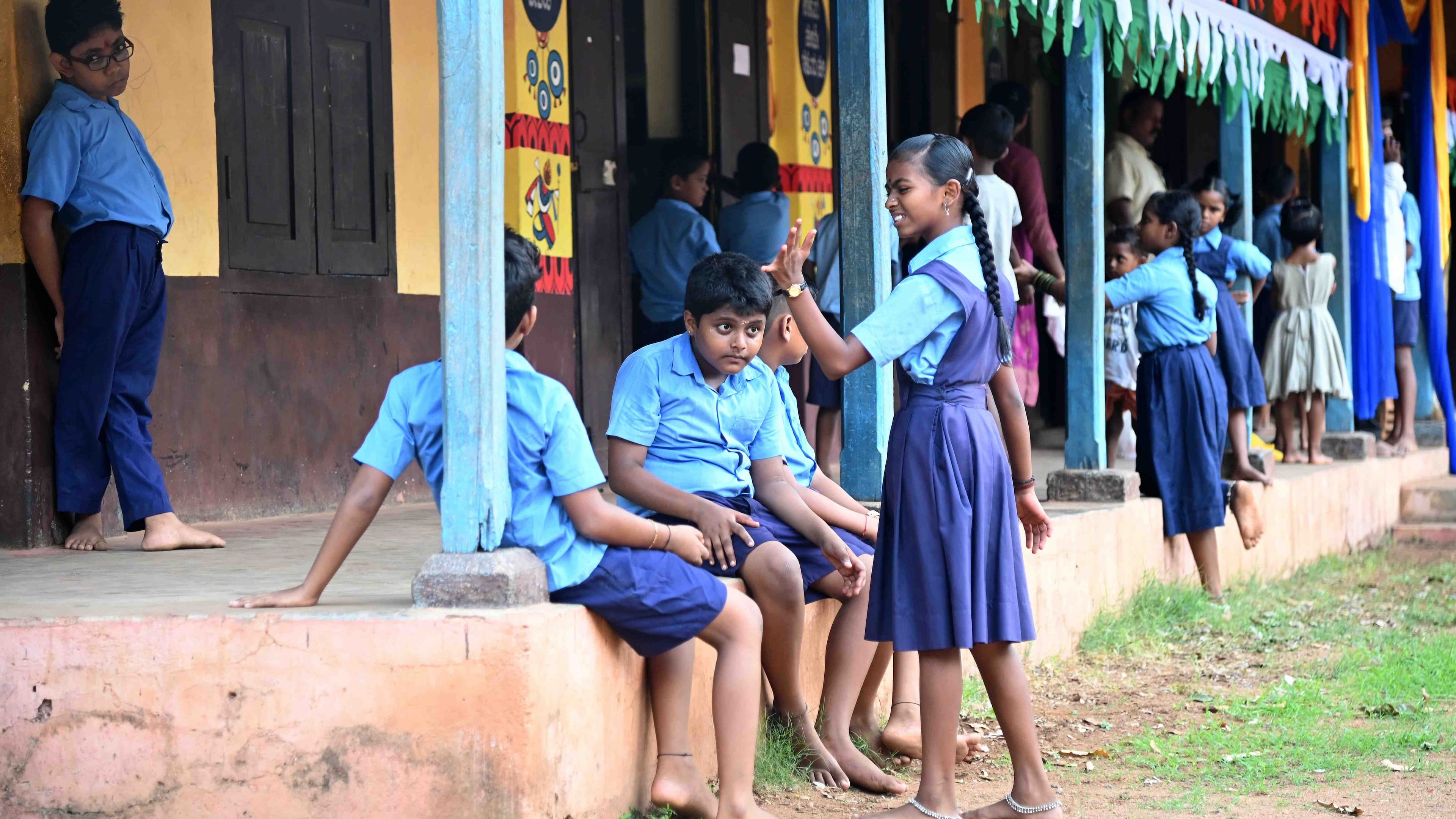 Karnataka minister urges teachers to conduct door-to-door drive to boost school enrolments