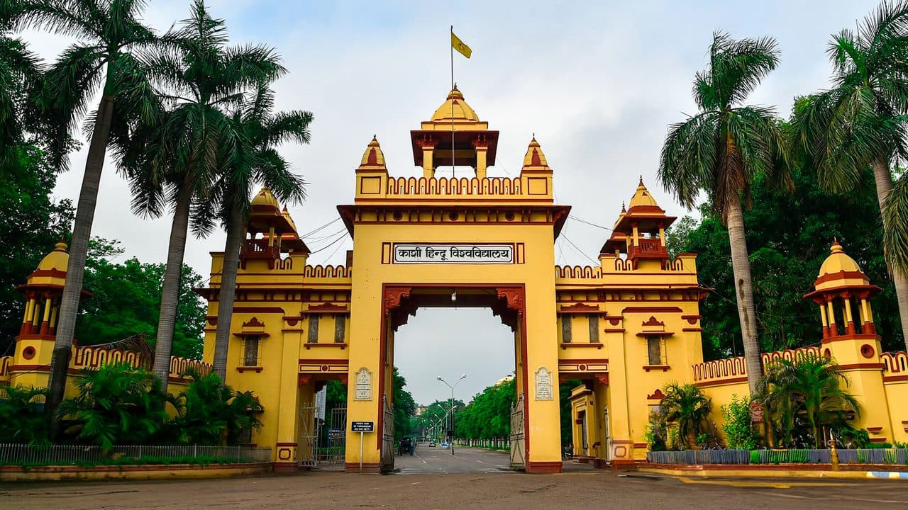 BHU cautions applicants about fake admission messages and scam links