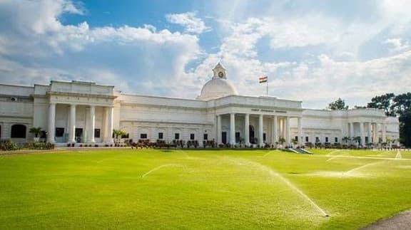 Students prefer IT, finance over core jobs, says IIT Roorkee director