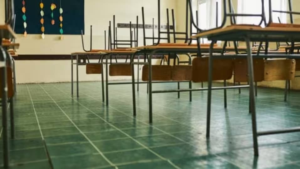 Delhi-NCR schools shift to hybrid teaching up to class 5 as air quality worsens