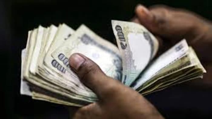 Fitch Expects Rupee to Rebound by 2026