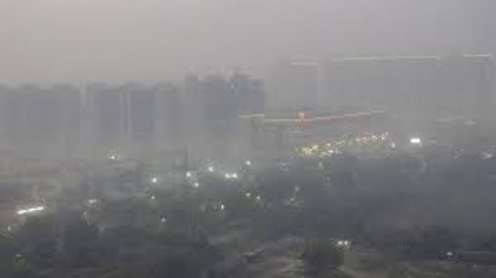 Delhi Wakes Up to Severe Smog, AQI Slips into ‘Severe’ Category