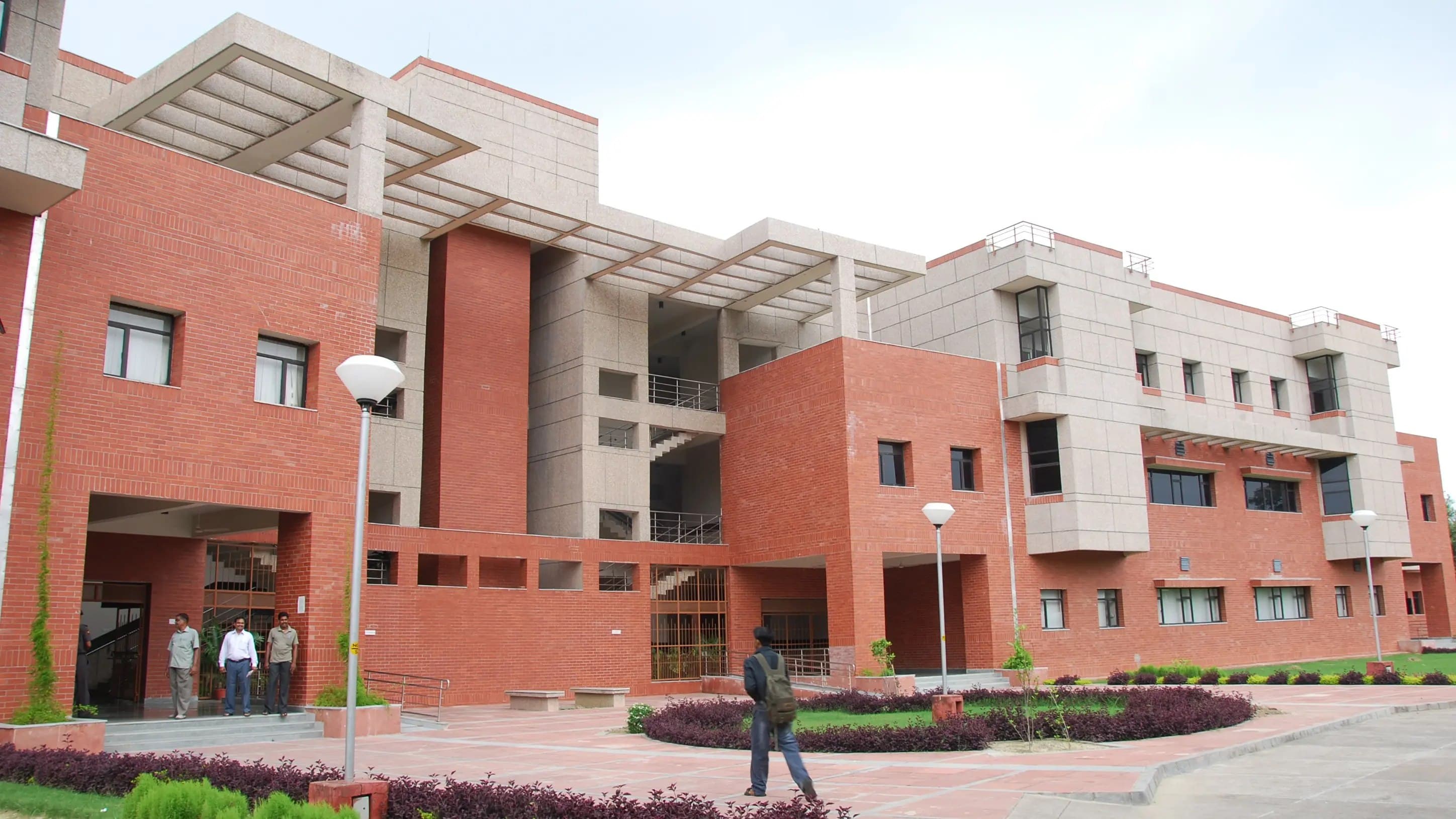 Education Ministry partners with IIT Kanpur to launch SATHEE app for competitive exam preparation