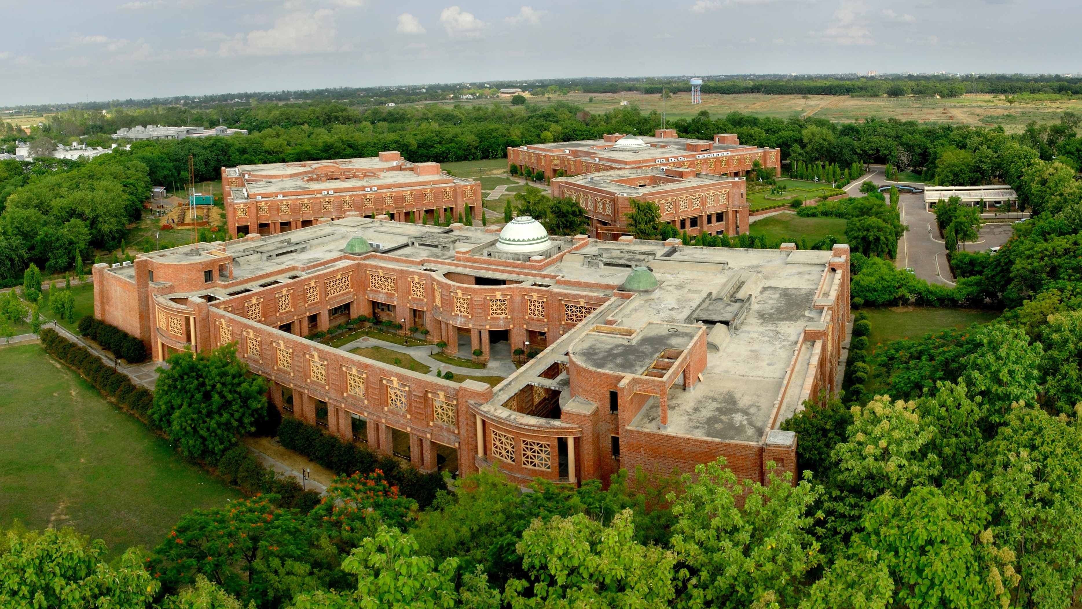 IIM Lucknow opens applications for BS in AI and Business Analytics