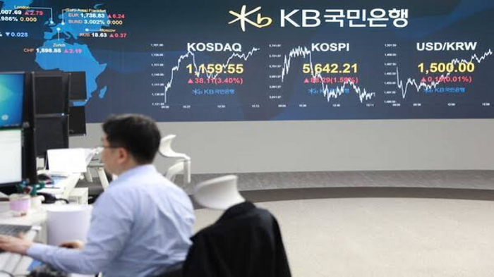 Tech Rout, Middle East Tensions Drag Seoul Shares Down 9%