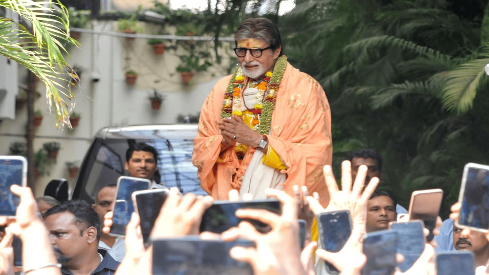 Big B Mixes Up His Tweets, Then Sets the Record Straight