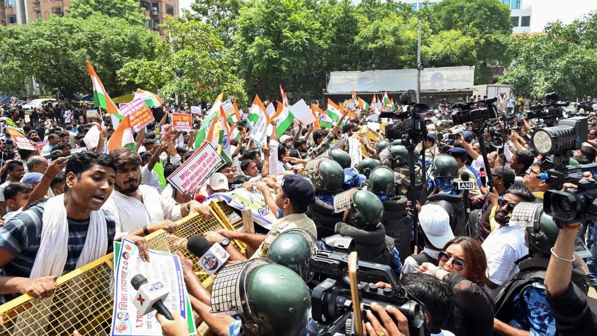 Patna BPSC protest: Students march towards Lok Bhawan, demand cancellation of 70th exam