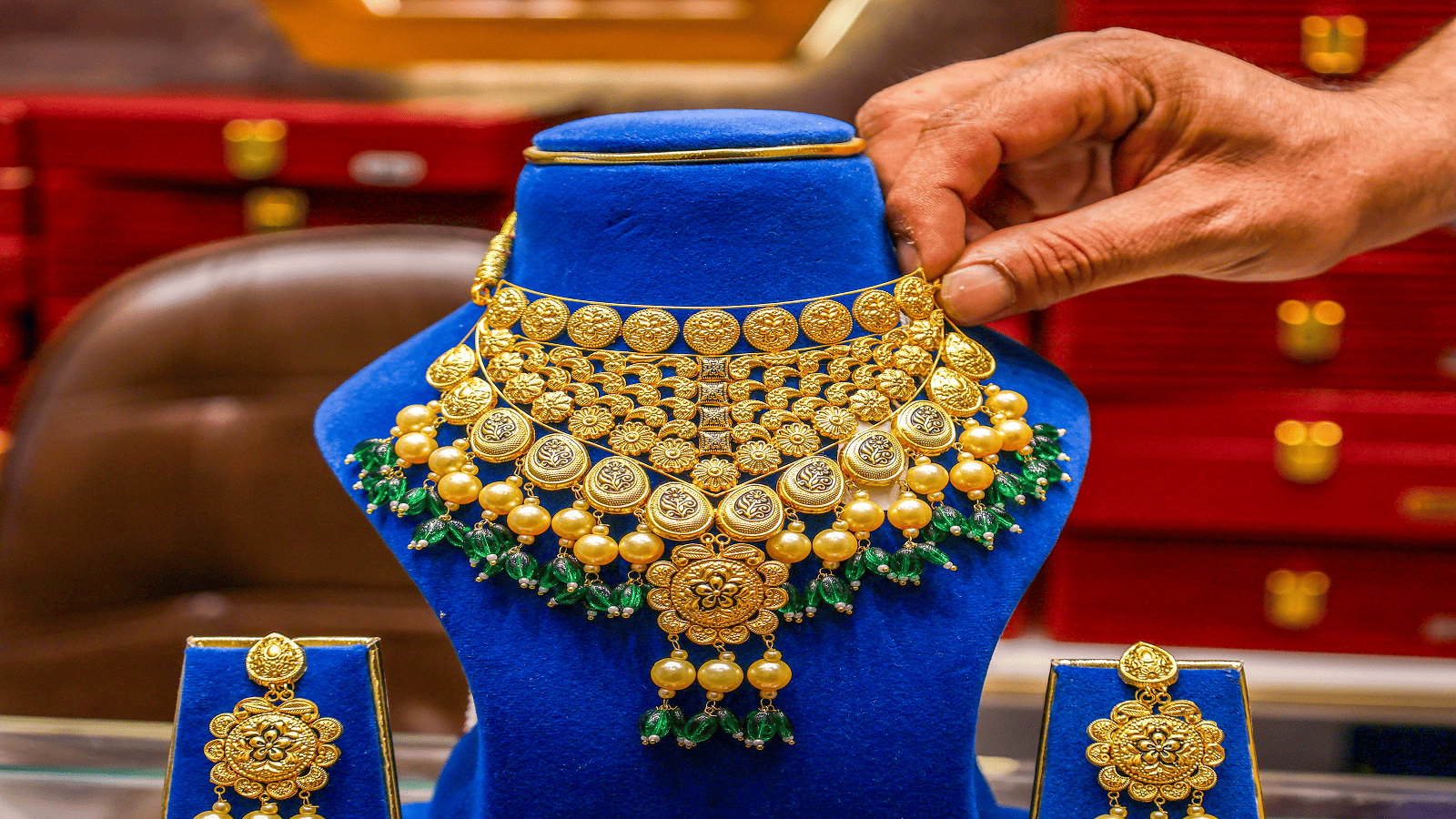 Gold, Silver Prices Rise as Lower Crude, Bond Yields Support Precious Metals