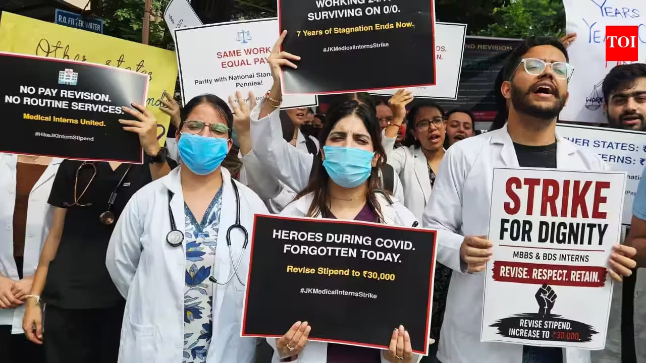 J&K medical interns intensify stipend protest, demand written govt order