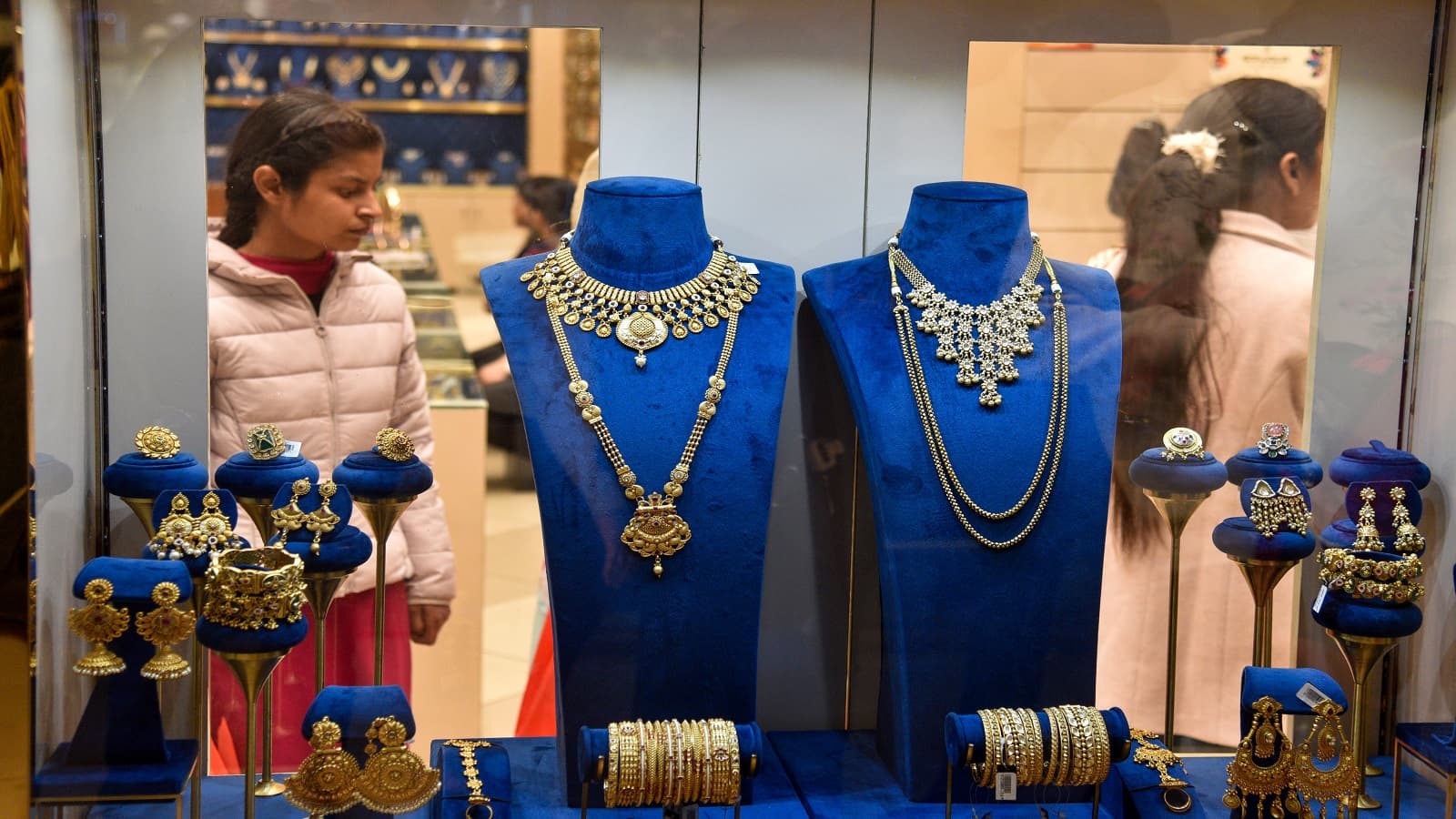 Gold, Silver Prices Today: Bullion Trades Flat Ahead of US Fed Decision