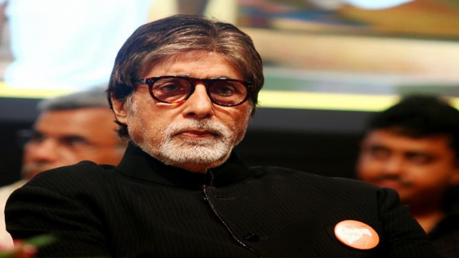 Amitabh Bachchan Recalls Audience Initially Laughed at Deewaar’s Iconic Temple Scene