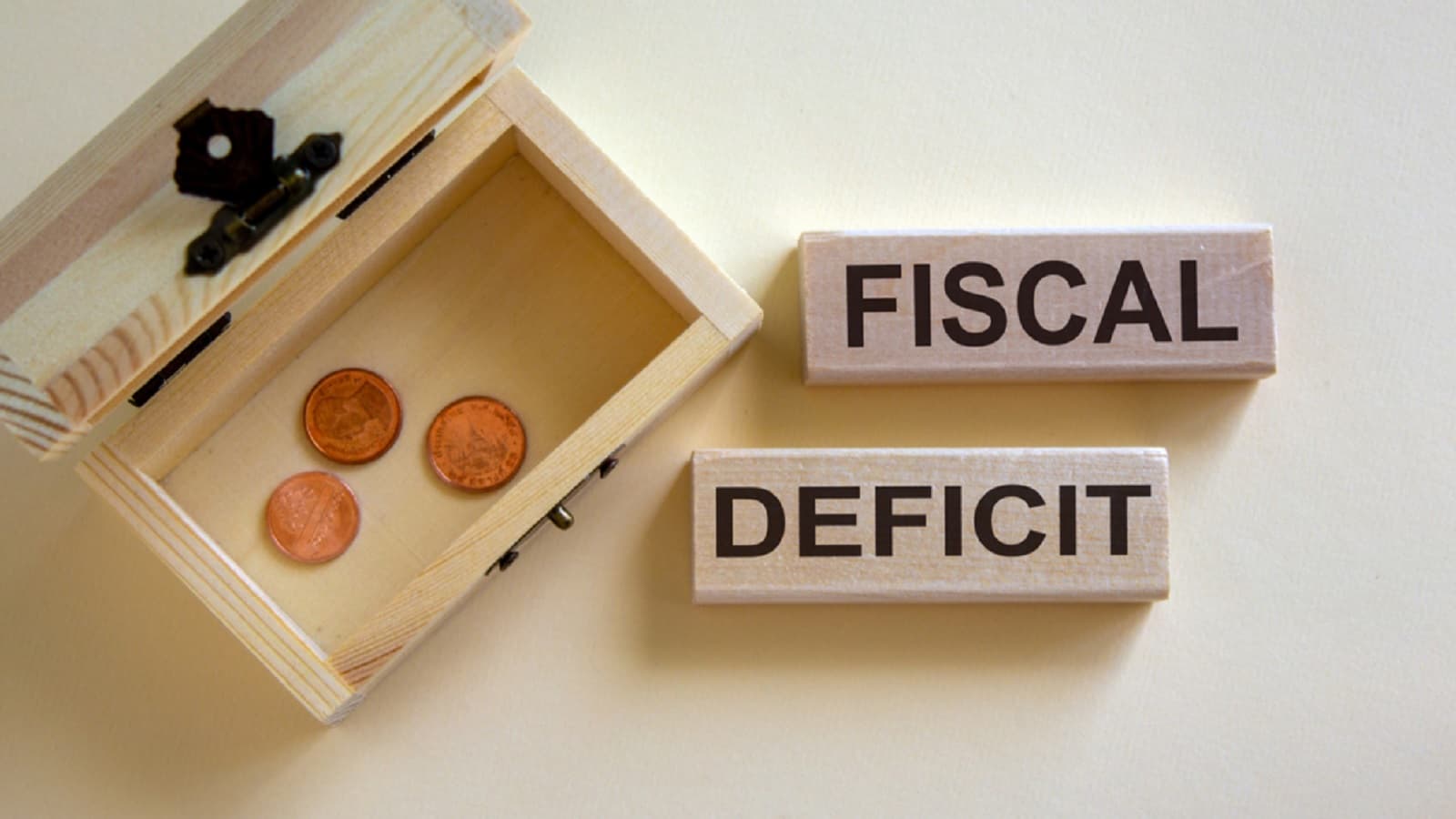 India’s Fiscal Deficit Hits Rs 7.10 Lakh Crore in April-August, 41.9% of FY27 Target