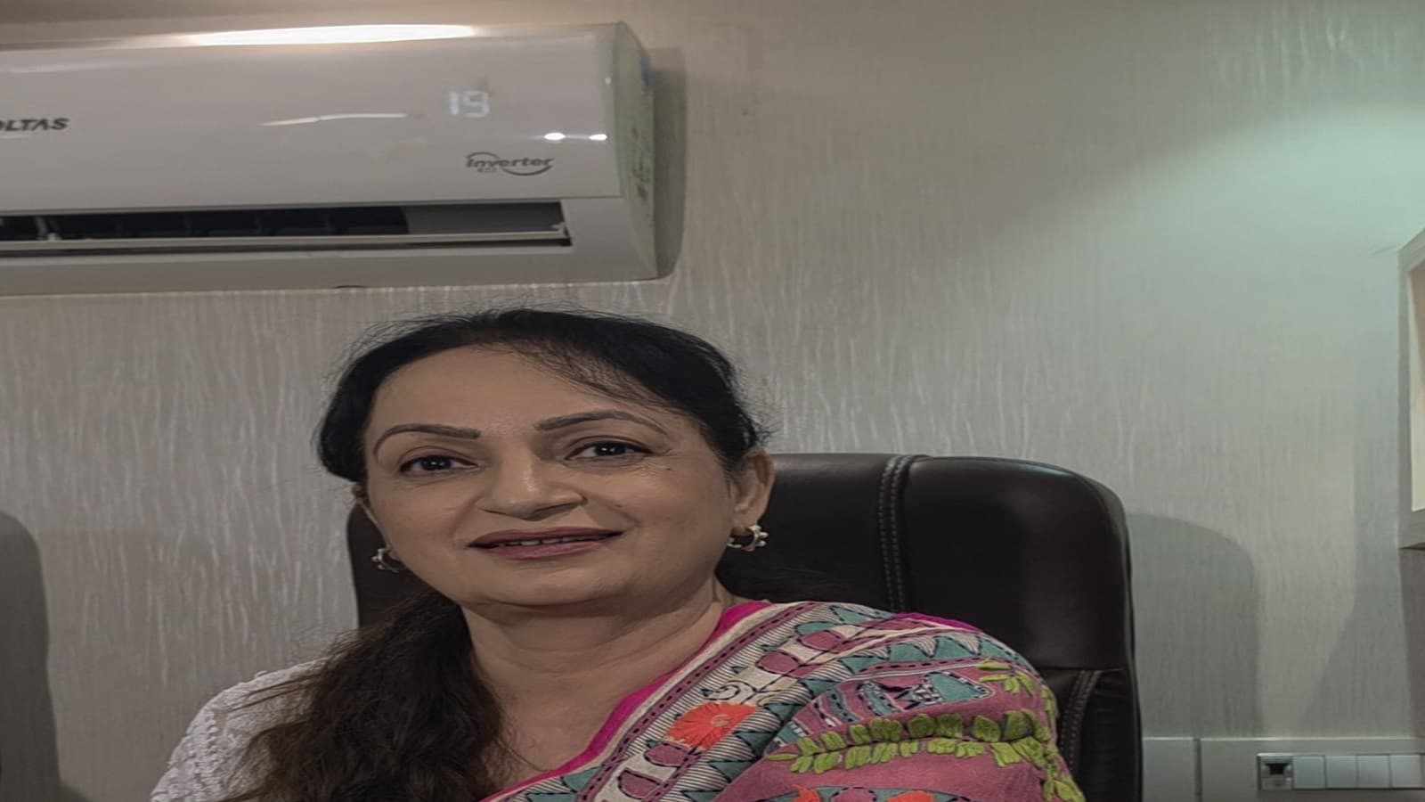 Upasana Singh Says Poonam Dhillon Issued Show-Cause Notice Over Ranveer Support
