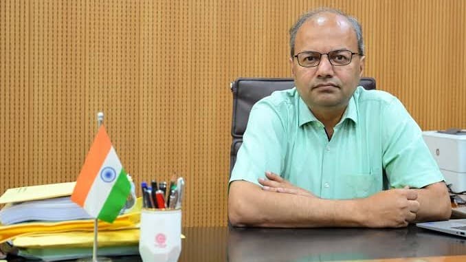 Why does cracking JEE Advanced depend on coaching? IIT Kanpur Director calls for a revamp