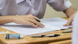 CBSE Class 10 Board Exam 2028 revised examination pattern showing five compulsory subjects and optional vocational skill subjects.