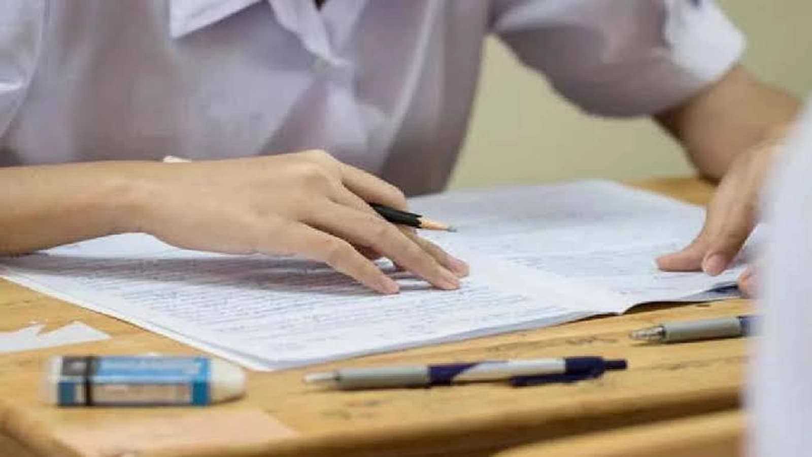 CBSE Class 10 Board Exam 2028 revised examination pattern showing five compulsory subjects and optional vocational skill subjects.