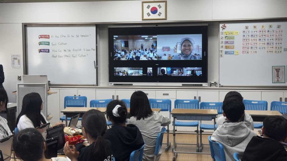 Want to explore the world without leaving your classroom? Seoul students show how