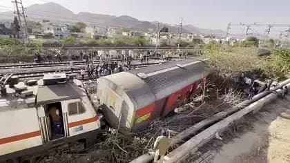 20 coaches of the Sabarmati Express passenger train derails