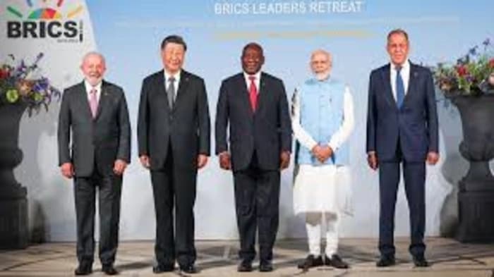Cross-Border Diplomatic Engagement: The Issue of Competence and Global Image